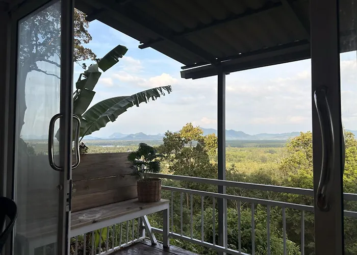 Baanphutawanlanta Resort & Cafe